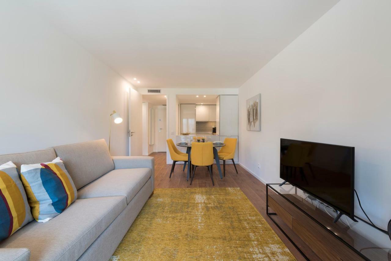 Lovelystay - Downtown Balcony Apartment With Free Parking 포르투 외부 사진