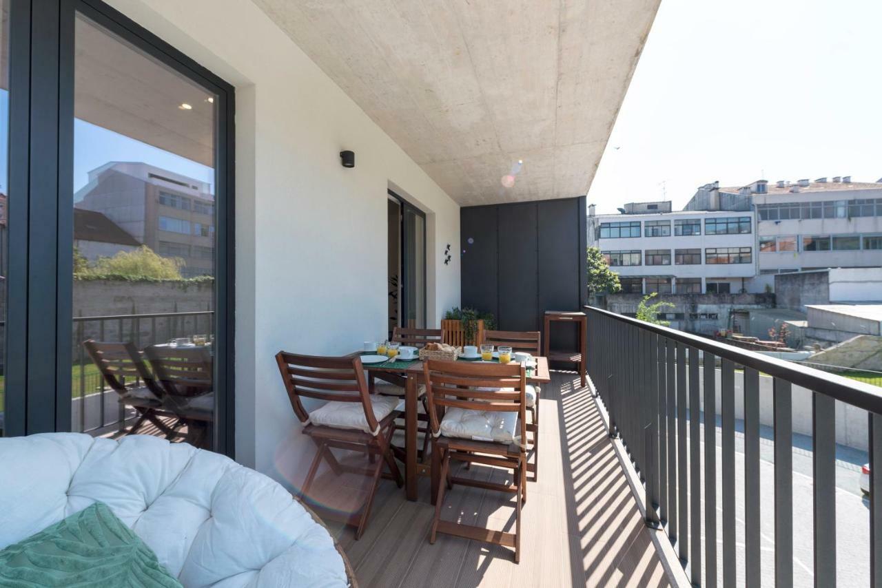 Lovelystay - Downtown Balcony Apartment With Free Parking 포르투 외부 사진