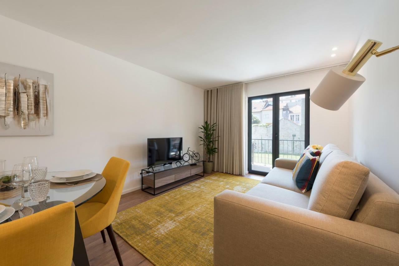 Lovelystay - Downtown Balcony Apartment With Free Parking 포르투 외부 사진