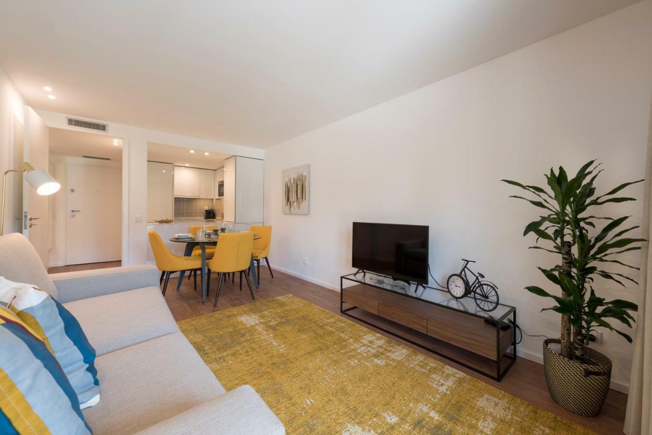 Lovelystay - Downtown Balcony Apartment With Free Parking 포르투 외부 사진