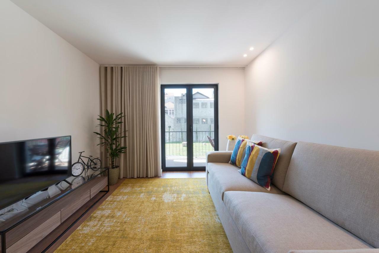 Lovelystay - Downtown Balcony Apartment With Free Parking 포르투 외부 사진