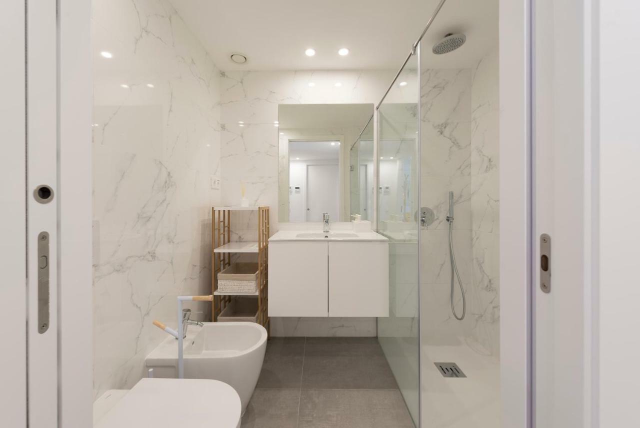 Lovelystay - Downtown Balcony Apartment With Free Parking 포르투 외부 사진